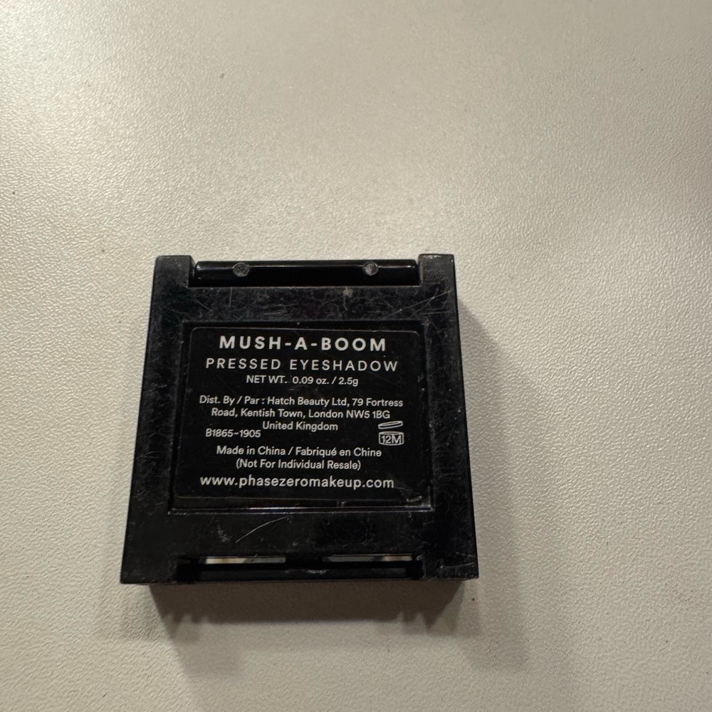 Phase Zero gray Eyeshadow - Picture 3 of 3